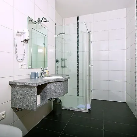 Wiesbauer Hotel *