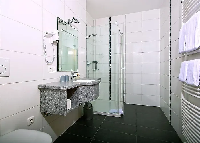 Wiesbauer Hotel *